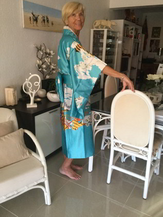 Kimono Japonais Femme Bleu Motif Danse